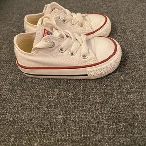 Baby converses